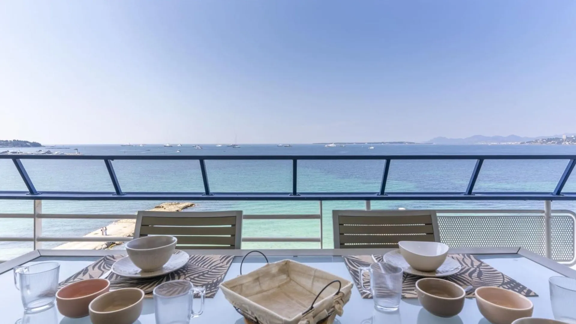 Spacious Apartment With Sea View In أنتيب