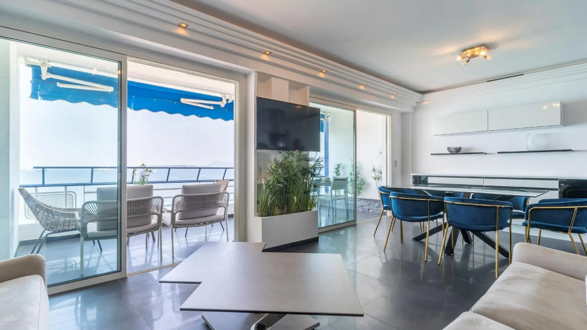 Spacious Apartment With Sea View In أنتيب فرنسا