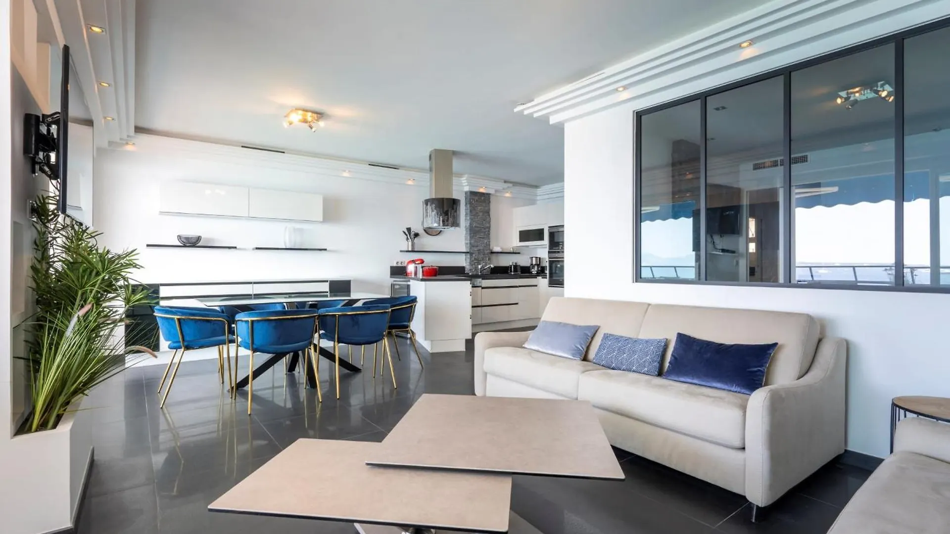 Spacious Apartment With Sea View In أنتيب 0*,